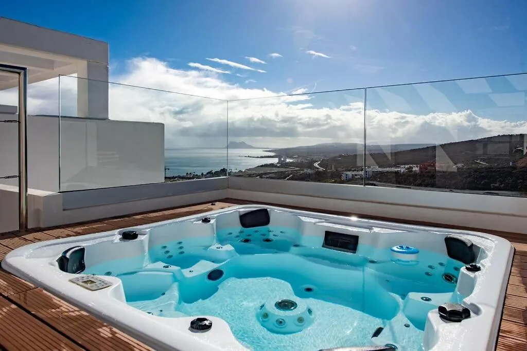 Beautiful House With Nice Hot Tub On Topfloor! Манилва